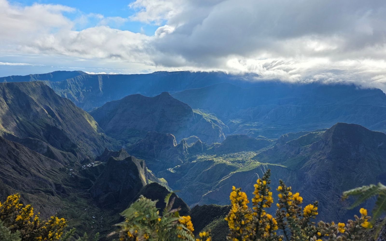 Le Maïdo entre ciel et océan